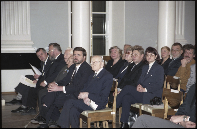 Pidulik kontsertaktus "80 aastat Vabadussõja algusest" Tartu ülikooli aulas, 27. november 1998
