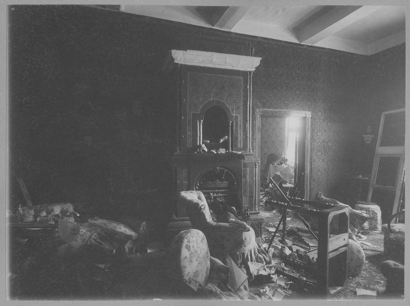 Ojasoo mõisa sisevaade pärast 1905.a ülestõusu käigus toimunud mõisate põletamist.