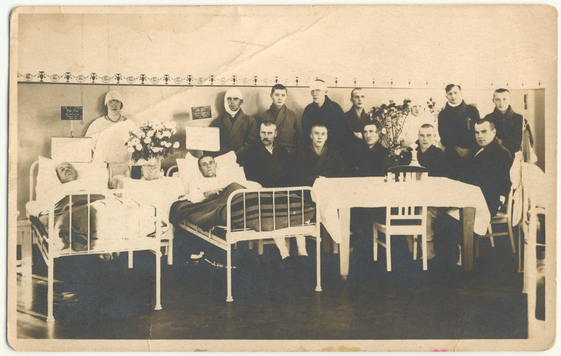 Grupp 1924.a 1. detsembri mässu ajal Tondi Sõjakooli kaitsmisel viga saanud kadette sõjaväehaiglas