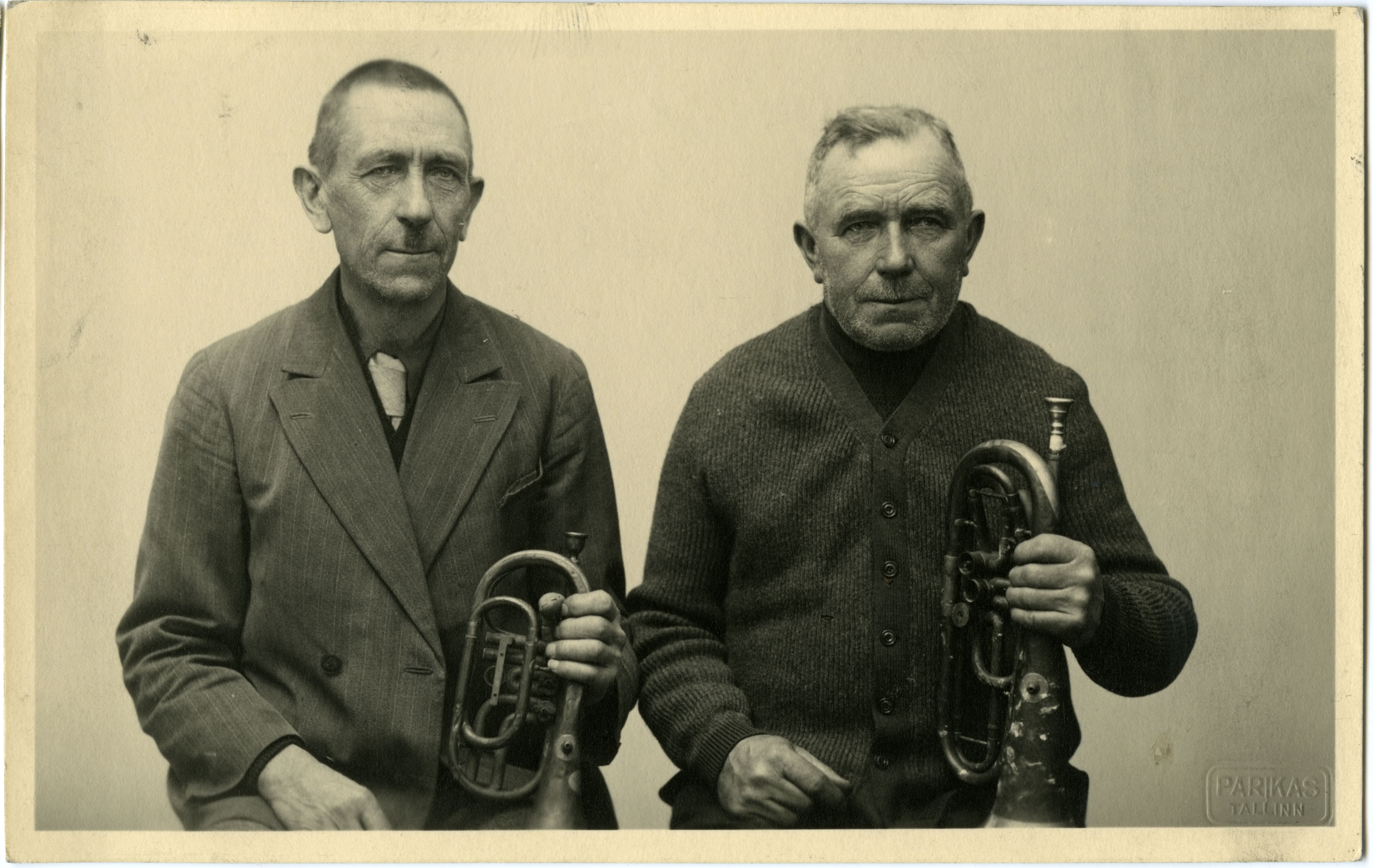 Kuusalu mängukoori mängijad Ludvig ja Karl Lepik koori esimeste pillidega - kornet ja alt.