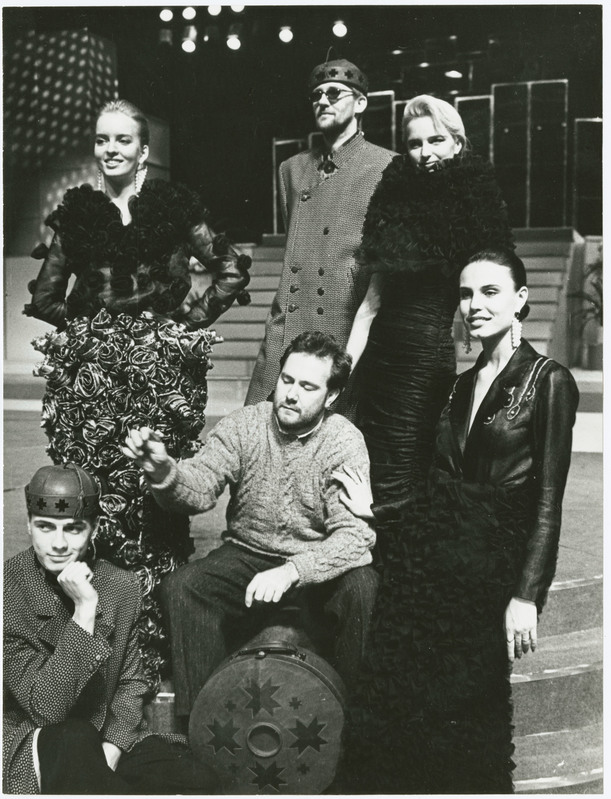 Moekunstnik Ivo Nikkolo oma moekollektsiooniga Tallinna moefestival `89 - l