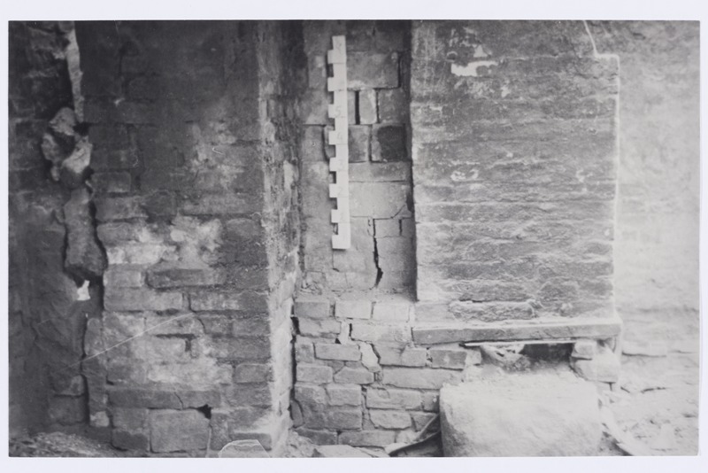 Rusi rehemaja lahtivõtmine, eeskambri ahi-pliit