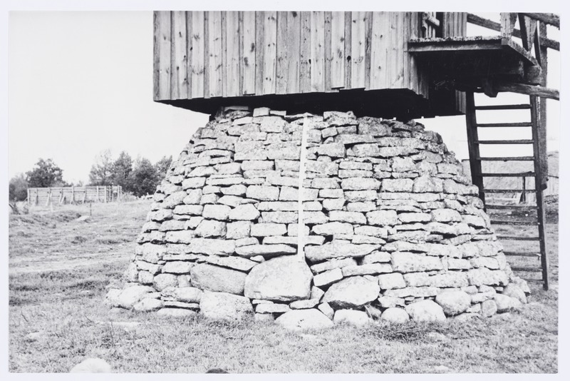 Annuse talu pukktuulik, tuuliku jalg