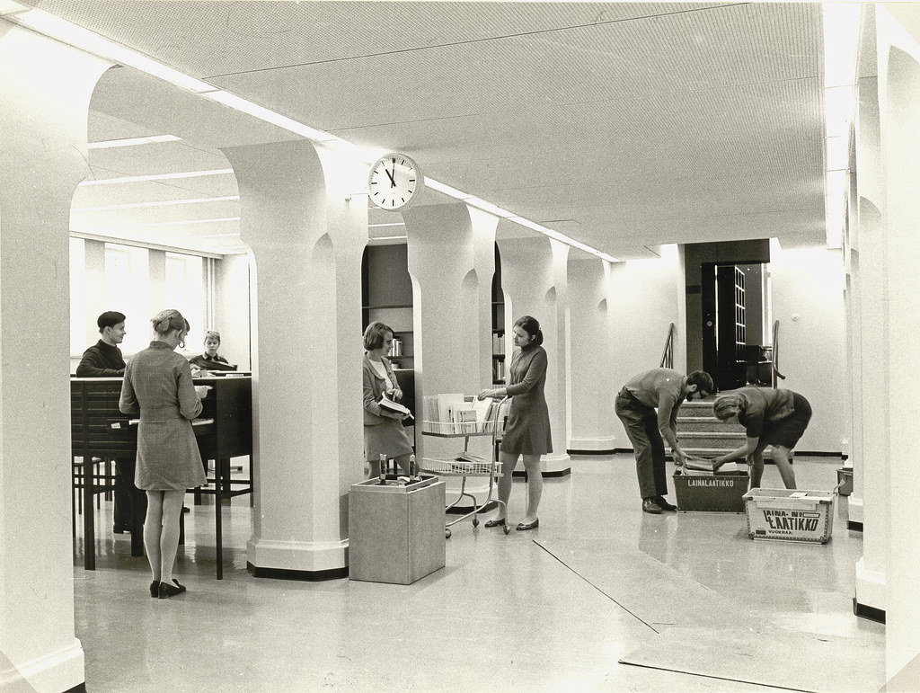 Moving to the new library premises in Chydenia building, 1970