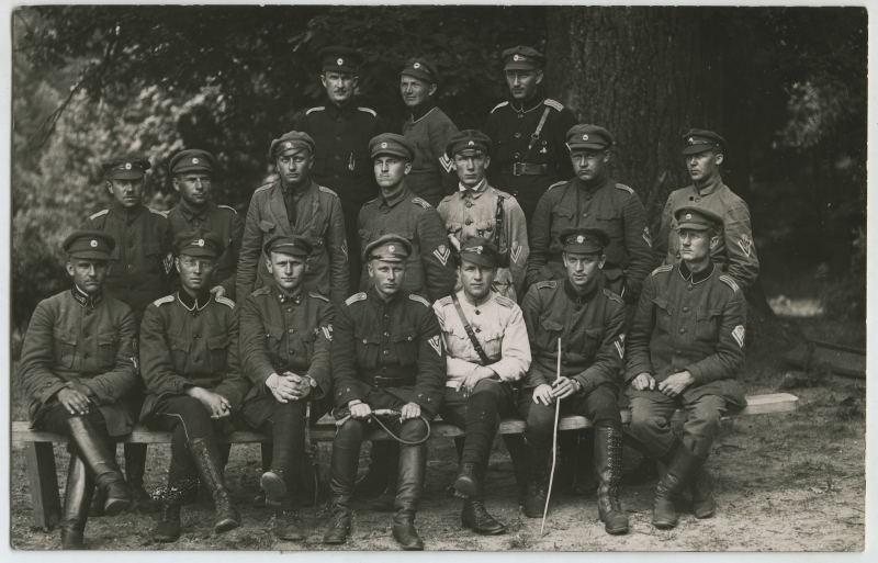Grupifoto "Kalevlaste Maleva" võitlejatest Vabadussõja päevil