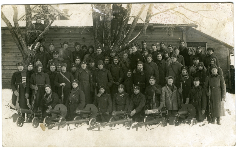 Grupifoto "Kalevlaste Maleva" võitlejatest Vabadussõja päevil