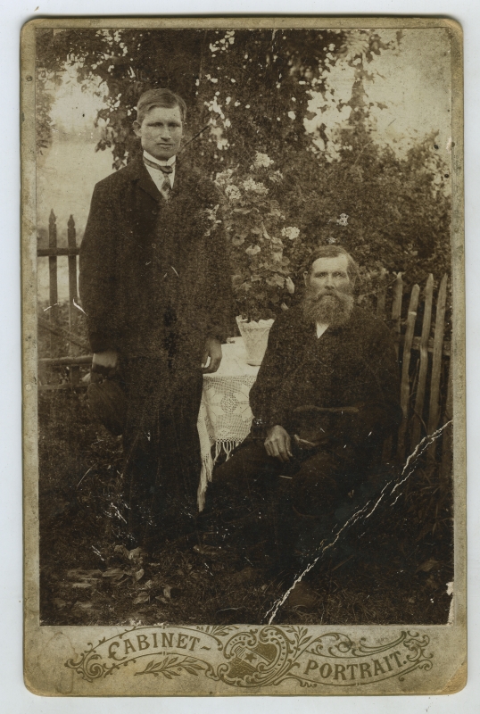 Vambola küla rajaja K. Seks oma isaga.