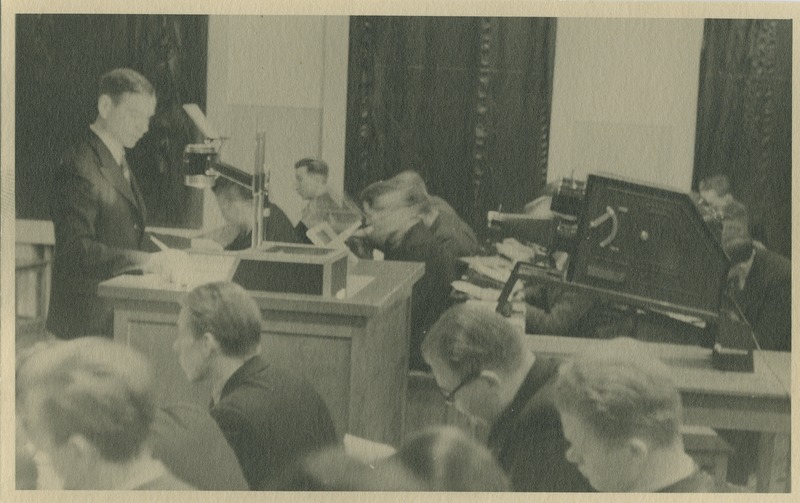 Prof. Albrecht Altma füüsika loengul