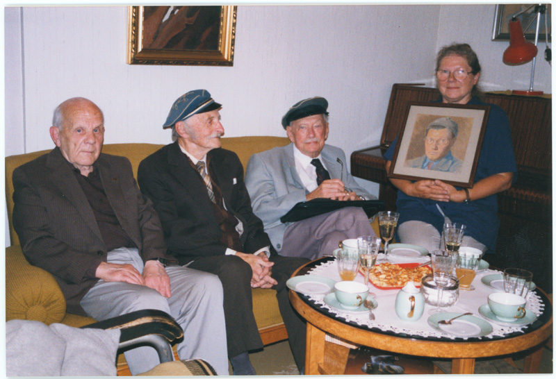 Foto albumist Korp! Wäinla, 1999. Paremal Emil Kuhi ja Anu Kotli