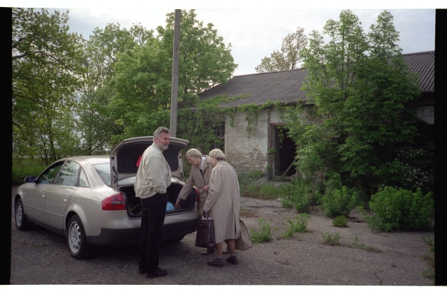 Teetlausid ja Rein Tiik Teetlausidele kuulunud endises Paju talus