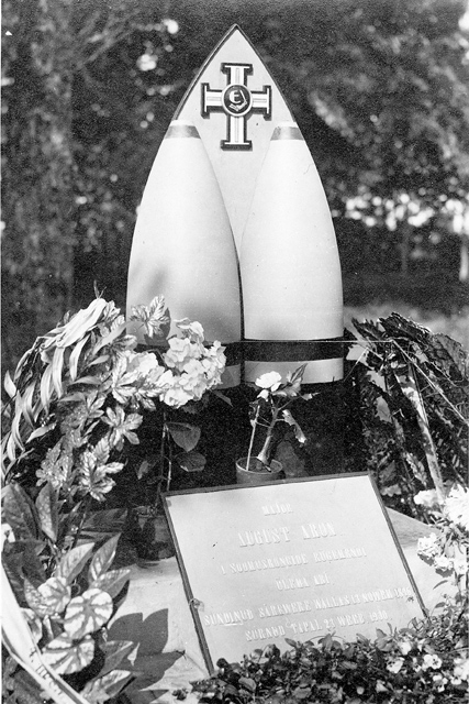August Aroni haud Toila kalmistul