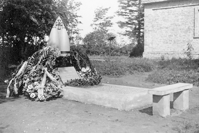 August Aroni haud Toila kalmistul
