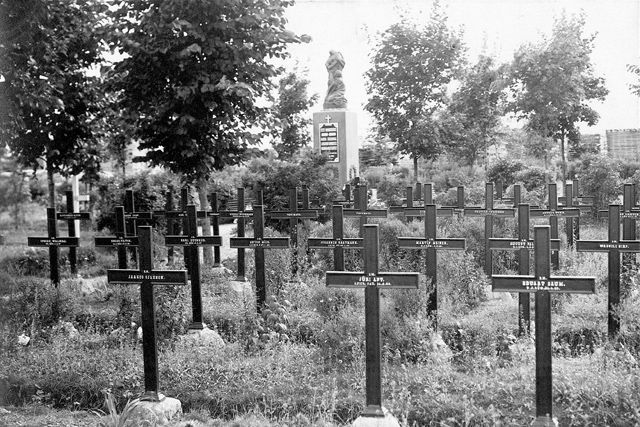 Narva Vabadussõja mälestussammas Garnisoni kalmistul