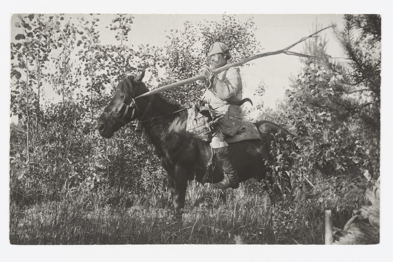 Vepslane hobusel ratsutab heinamaalt koju 1926. a.
