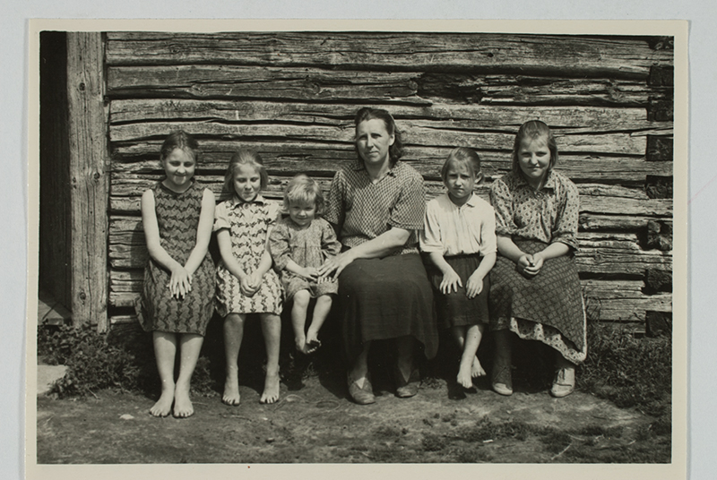 K. Adami perekond, mis oli üks lasterikkamaid kolhoosis, Aasamäe t, Oriküla, Vändra khk