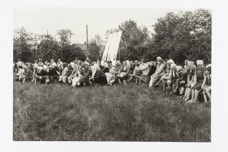 15. juunil 1987. aastal jätkusid vepslastele pühendatud pidustused (prazdnik "Derevo þizni") Järvede külas.