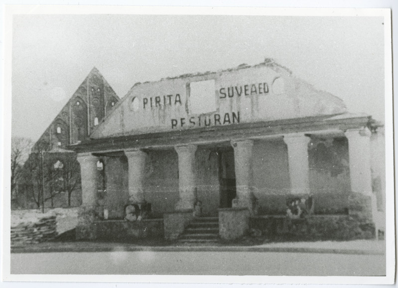 II maailmasõjas purustatud vana postijaama varemed Merivälja teel, Pirital.