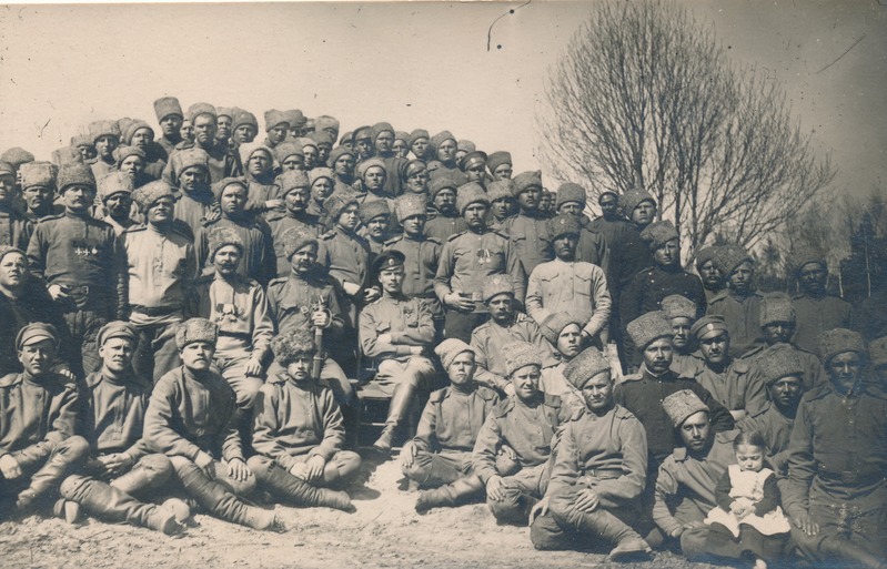 Grupp tsaariarmee sõdureid ja ohvitsere