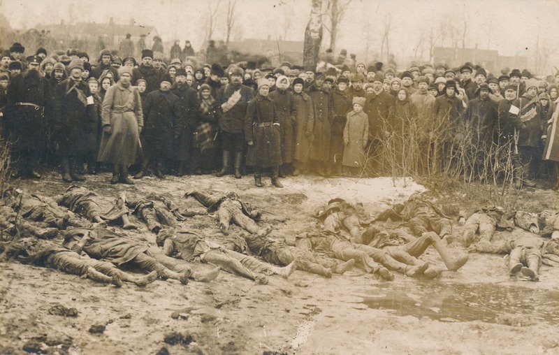 Kommunistide poolt 1918 ja 1919 hukatute ühishaudade lahtikaevamine Rakvere Palermos