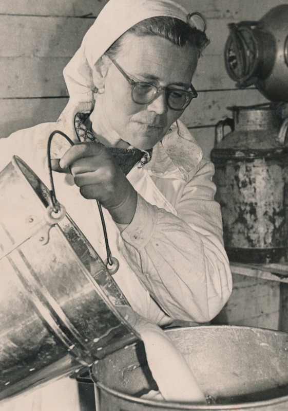 Eduard Vilde nimelise kolhoosi lüpsja Linda Vilu