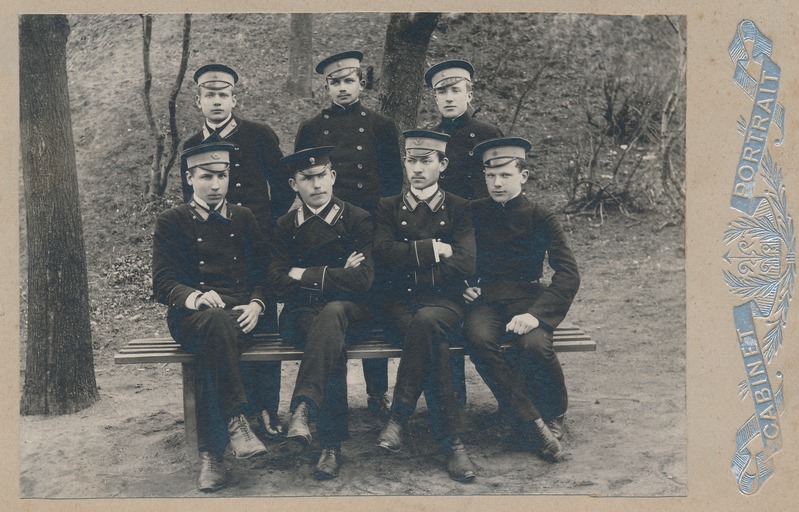 Julius Treilmann koolikaaslastega