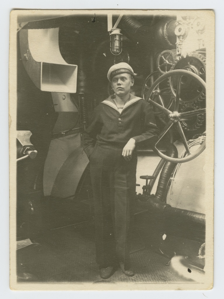 Miiniristleja "Vambola" madrus laeva masinaruumis.