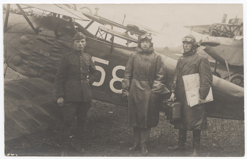 Lennuk Halberstadt CL.IV nr 58. Motorist Kaat, lendur Päev ja vaatleja Michelson (Vesiloo)
