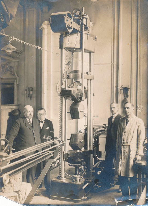 Ferdinand Adoff Tallinna tehnikumi matrjalide laboris