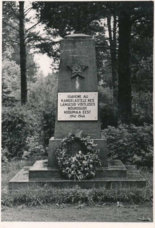 Monument II maailmasõjas langenute vennashaual Haljalas
