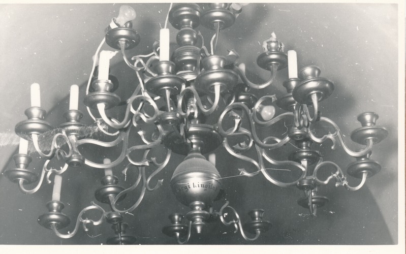 Kroonlühter Väike-Maarja kirikus