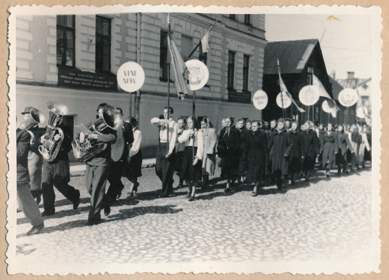 Rakvere Pedagoogiline Kool 1. mai  demostratsioonil Rakveres