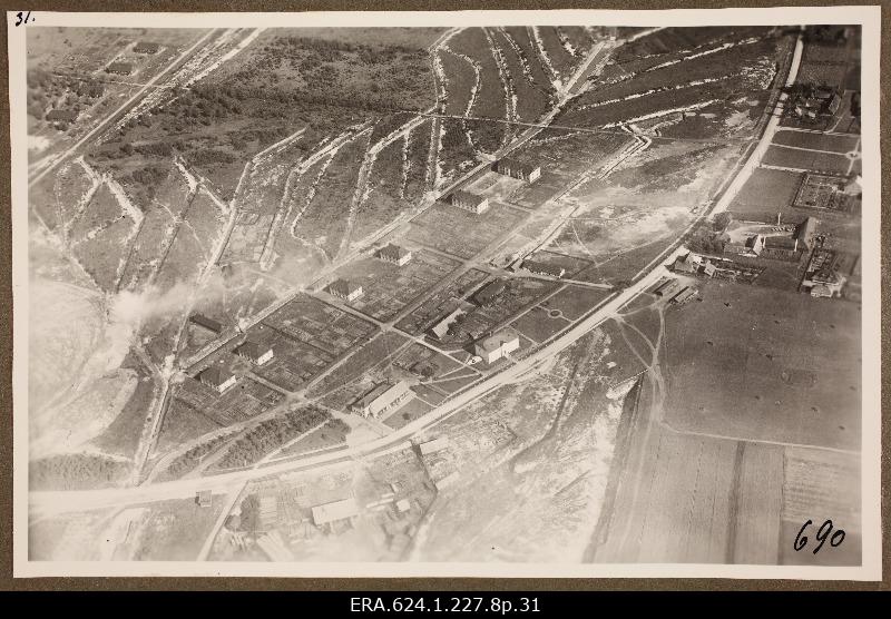 Aeorphoto from the current Kohtla-Järve, then from the land area of the Estonian Stone oil factories. The building of the folk house and the Estonian Kiviõli factory directory is on the forefront. Visible place of the fair pillar of the Järve battle.