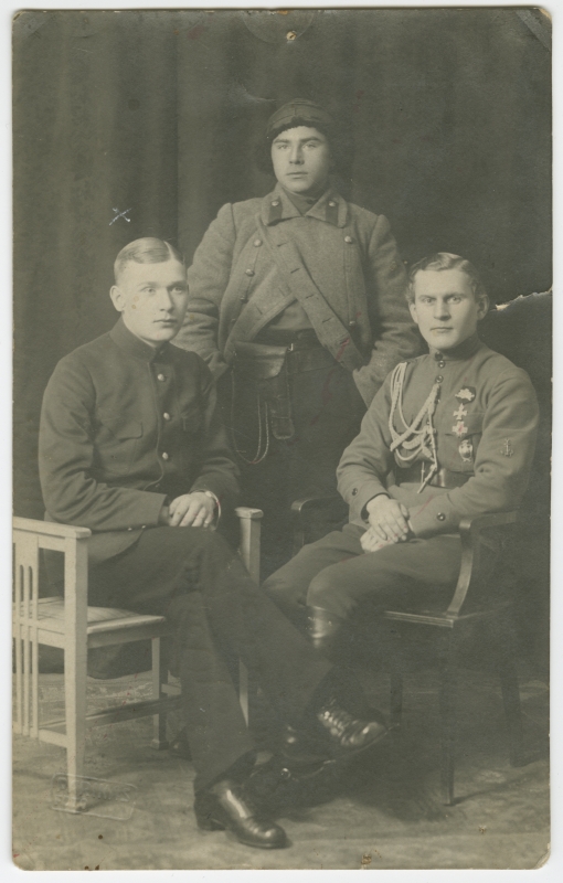 Grupifoto. Richard Jerem koos sõprade Ats Prakeli ja Richard Esmanniga.
16.10.1920