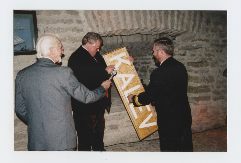 Hubert Veldermann, Urmas Dresen ja Tarmo Kõuts Eesti Meremuuseumi 70. juubeli pidulikul vastuvõtul Paksus Margareetas.
2005