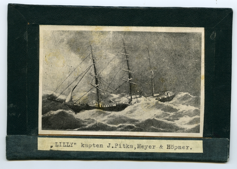 Kolmemastiline parklaev "Lilly" tormisel merel