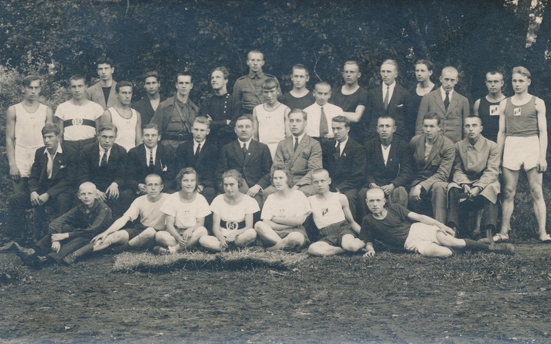 Grupp Rakvere sportlasi ja võistluste korraldajaid 1920.aastatel
