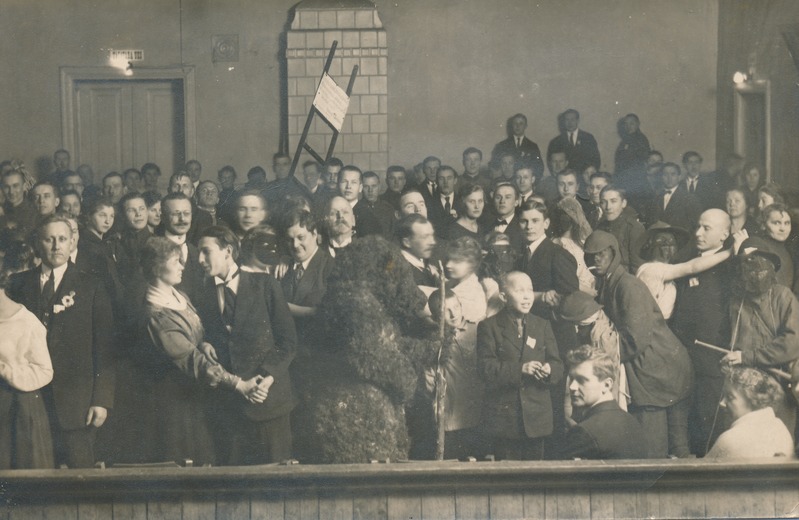 Maskipidu Rakvere Käsitööliste Seltsi saalis