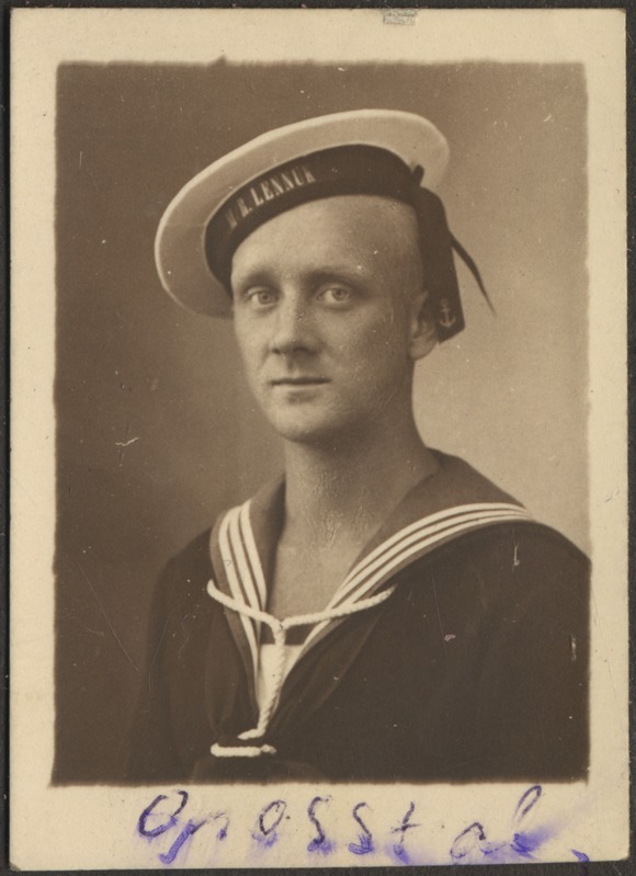 Fotoportree miiniristlejal "Lennuk" teeninud madrusest.