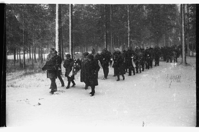 Talvised matused Toila surnuaias; matuserongkäik