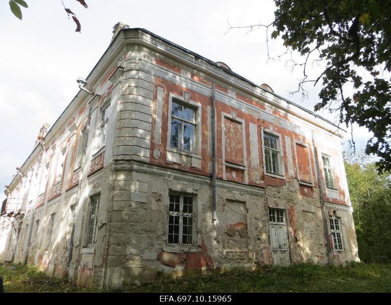 Main building of Liigvalla Manor. Outdoor view.