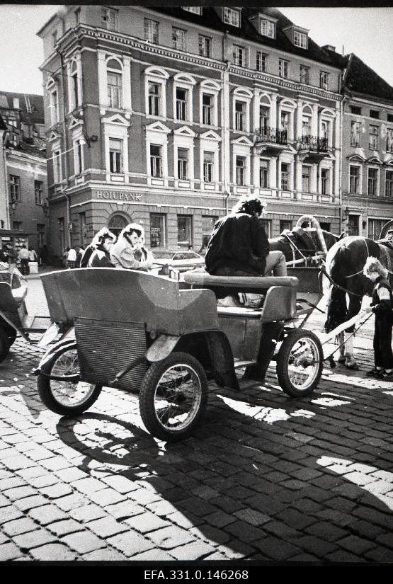 Horse trucks waiting for passengers on the Raekoja square.