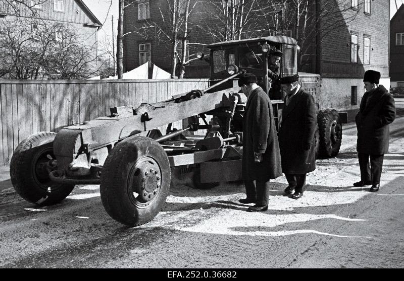 Greider (the road robbery) on the street.
