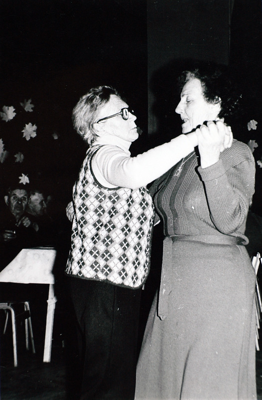 Aliine Rikken ja Elsa Anderson tantsupõrandal