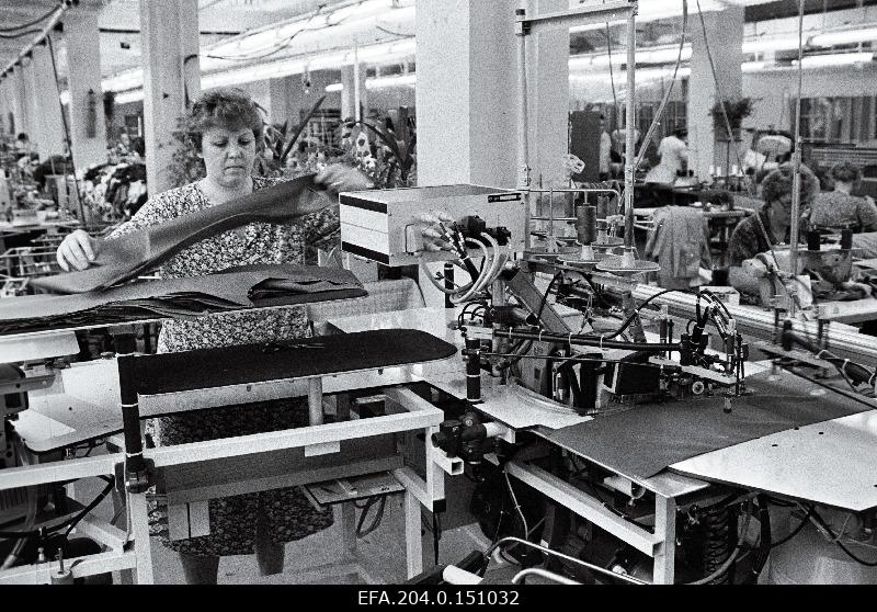 Galina Sokolova works on the Baltic seaming machine.