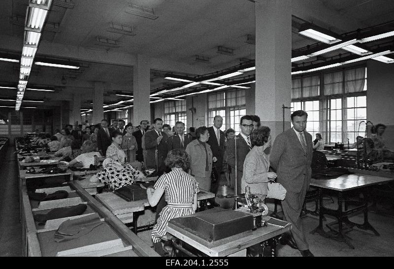 A delegation of Hungarian RV MEPs visited the sewing factory in the Baltics.