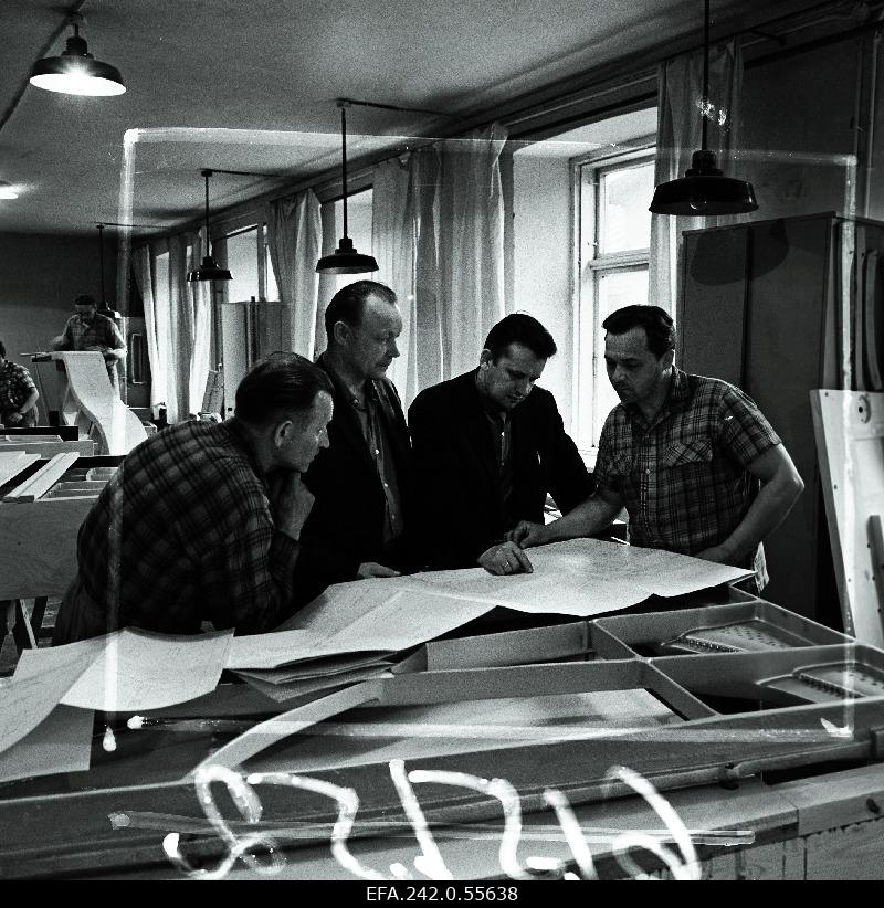 Valter Kuusk, main artist Artur Kurmet, main constructor Kaarel Kurm and Hugo Tammiksalu, member of the Tallinn piano factory Society Construction Bureau.