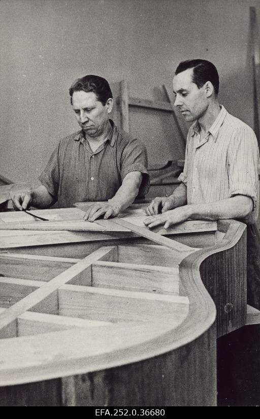 The piano masters of the Tallinn Klaver factory Erik Silde (left) and brigadir Sulev Sarapik in designing the piano model.