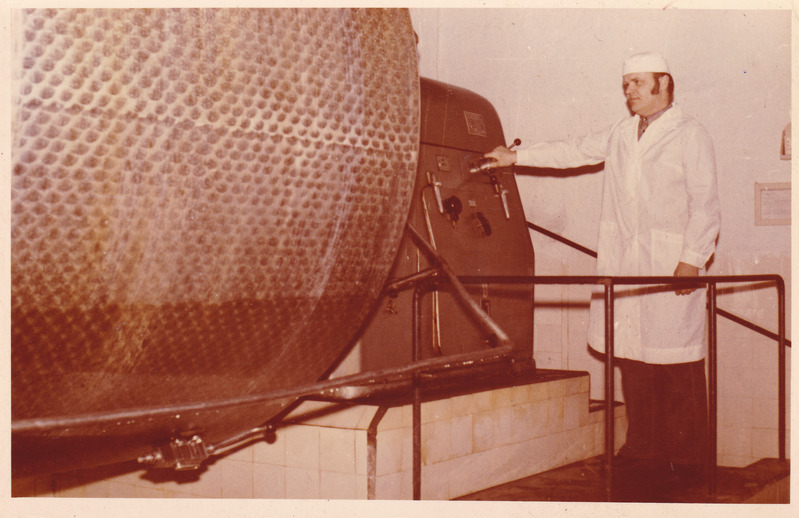 Võimasina juhtimispuldi juures