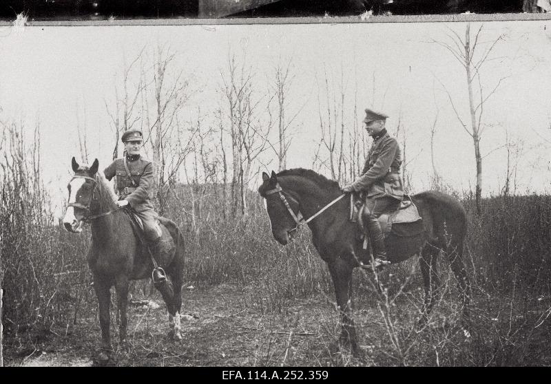 War of Liberty. 3rd Division Chief of Staff, Chief of Staff Colonel Nikolai Reek (left) and [1.Shareway 2nd Battalion captain Aleksander Schervel (Selvet)] near Ruhja (Rujiena).