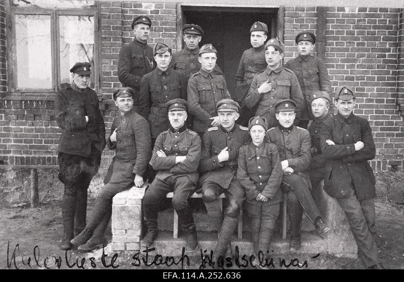 Kalevi Maleva Polgu headquarters in Antslas. In the middle (left) the path adjutant Lieutenant Johannes Arro (Aro) , Chief of Staff Colonel Oskar Luiga, Chief of Staff Resource Lieutenant August Kala.